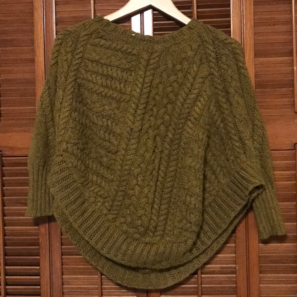 Green knitted sweatshirt 🦋